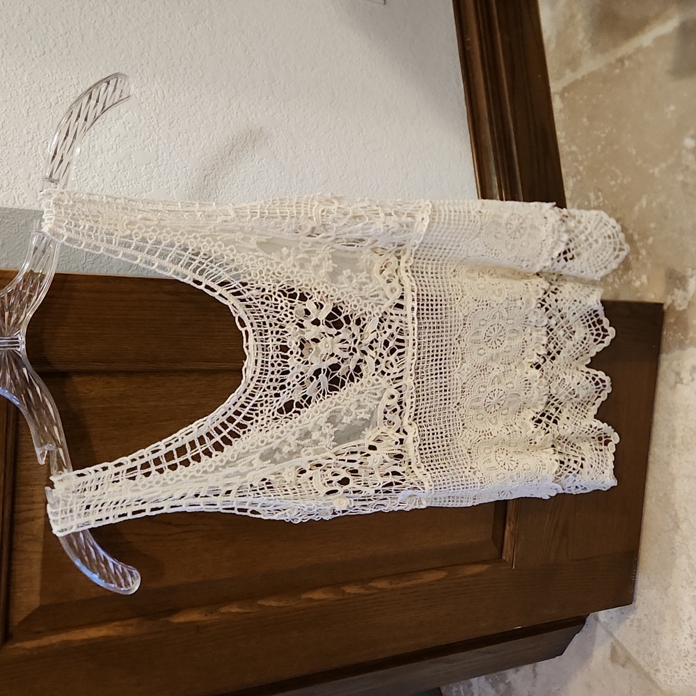 Womens sleeveless top